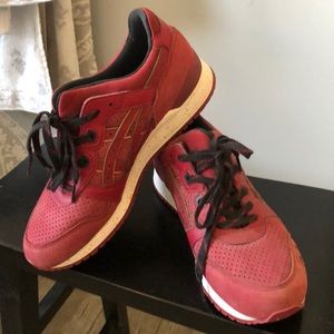 Men size 9 (41.5 euro) vintage ASICS gel lyte III in red/gold